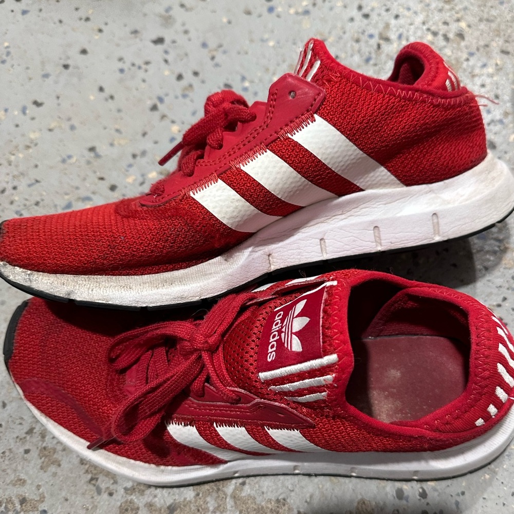 Boys Adidas sneakers (men’s size)